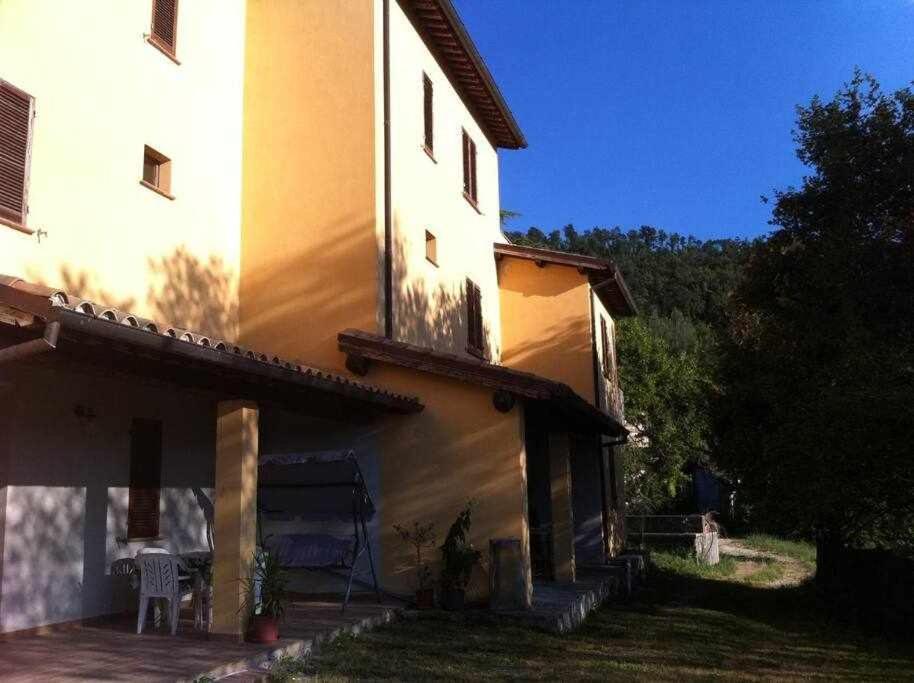Ospitaci Appartamenti Di Campagna Le Rancole Valtopina Exterior photo